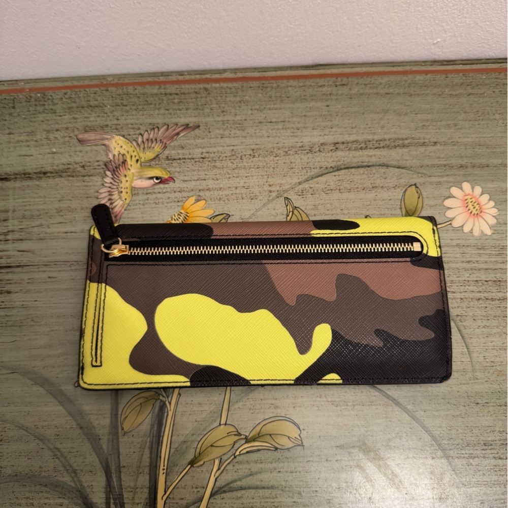 Michael Kors Jet Set Travel Wallet - Picture 4 of 9